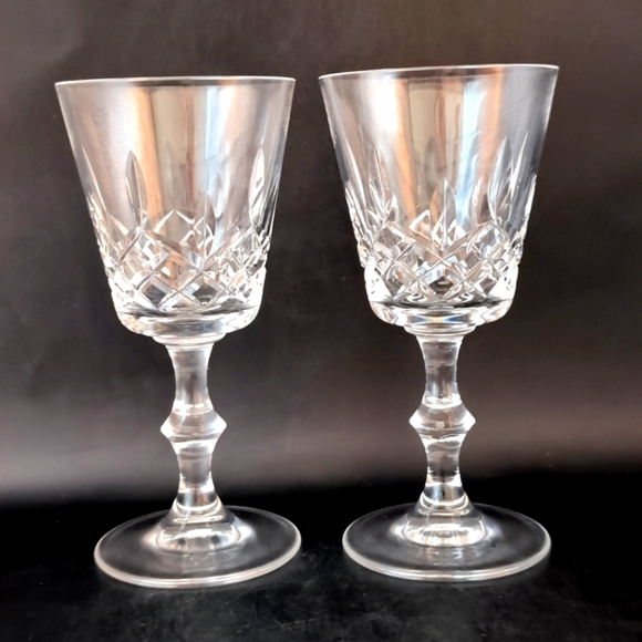 Two (2) Signed Kilkenny 1991 Hand Cut  6" Crystal Wine Glasses - Irish Ireland - Picture 2 of 9